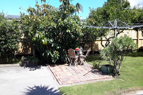 Photo of property in 10 Kaumatua Place, Te Atatu Peninsula, Auckland, 0610