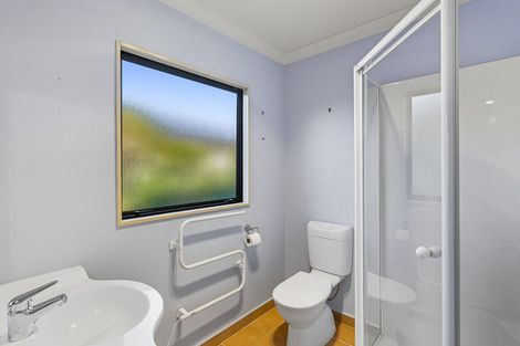 Photo of property in 2 Quadrant Heights, Paraparaumu, 5032