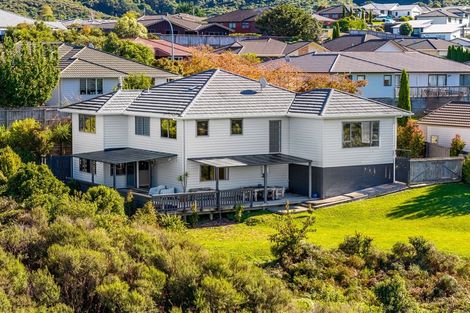 Photo of property in 21 Mcewen Crescent, Riverstone Terraces, Upper Hutt, 5018