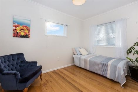 Photo of property in 1/136 Chivalry Road, Glenfield, Auckland, 0629