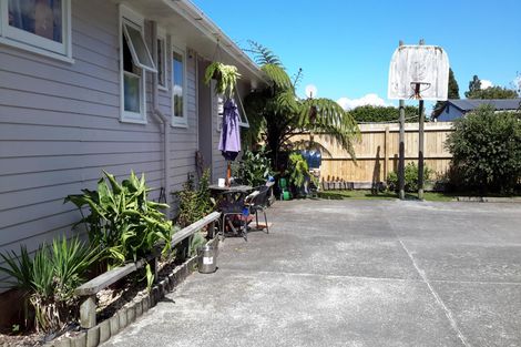 Photo of property in 10 Kaumatua Place, Te Atatu Peninsula, Auckland, 0610