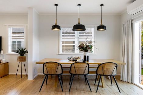 Photo of property in 8 Saint Winifreds Avenue, Hamilton East, Hamilton, 3216