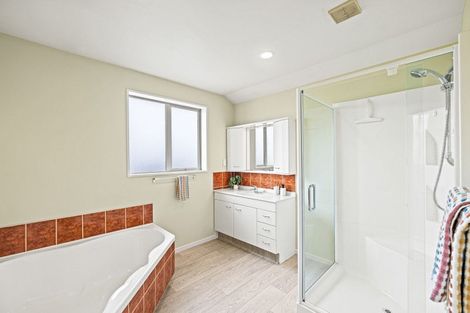 Photo of property in 64 Willowview Drive, Redwood, Christchurch, 8051