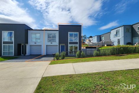 Photo of property in 2 Waimoana Close, Massey, Auckland, 0614