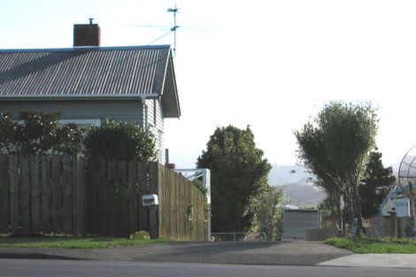Photo of property in 1/4194 Great North Road, Glendene, Auckland, 0602