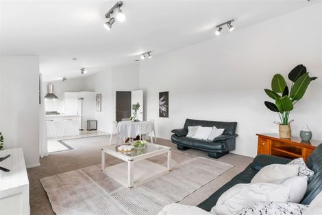 Photo of property in 2/26 Noeleen Street, Glenfield, Auckland, 0629