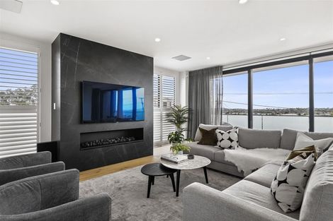 Photo of property in 11a Montgomery Avenue, Rothesay Bay, Auckland, 0630