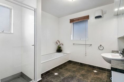 Photo of property in 30 Glenharrow Avenue, Avonhead, Christchurch, 8042