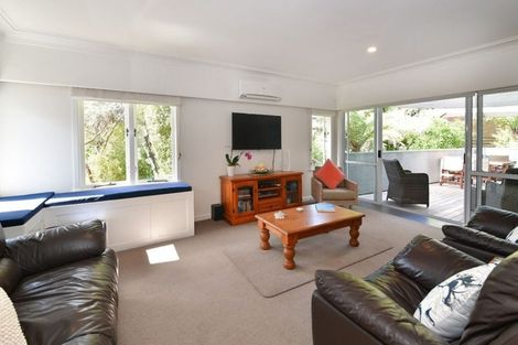 Photo of property in 26 Pohutukawa Avenue, Red Beach, 0932