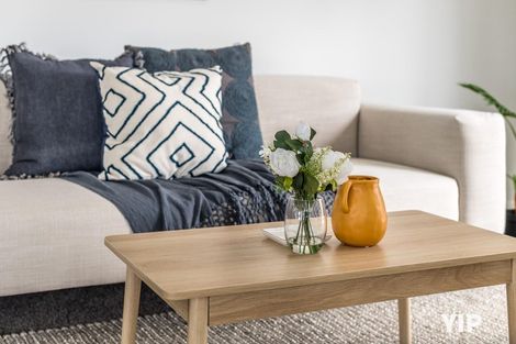 Photo of property in 75 Dress Circle, Newlands, Wellington, 6037