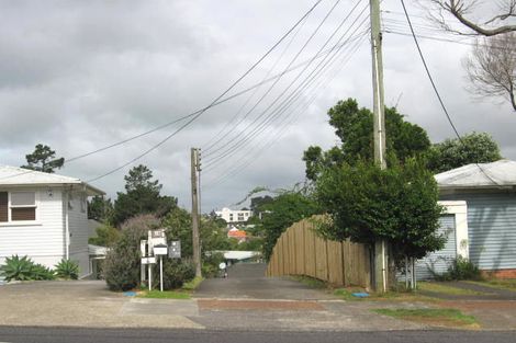 Photo of property in 1/39 Sunnynook Road, Forrest Hill, Auckland, 0620