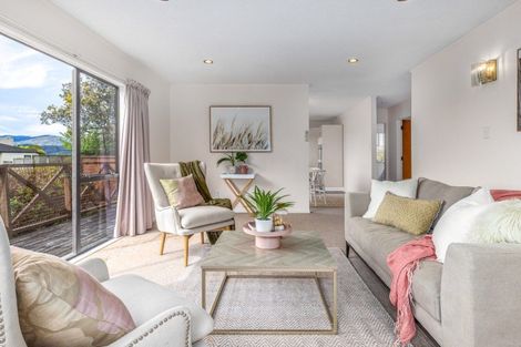 Photo of property in 16 The Crowsnest, Whitby, Porirua, 5024