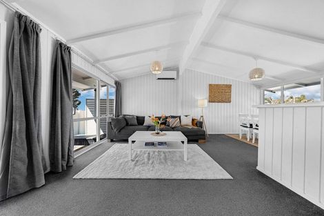 Photo of property in 98 Torkar Road, Clarks Beach, 2122