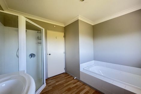 Photo of property in 40a Landsdowne Terrace, Karori, Wellington, 6012