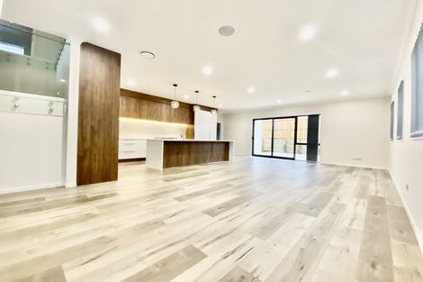 Photo of property in 5 Cloonlyon Drive, Flat Bush, Auckland, 2019