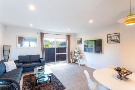 Photo of property in 2/40 Miro Street, New Lynn, Auckland, 0600