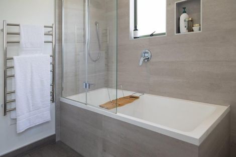 Photo of property in 630a Te Atatu Road, Te Atatu Peninsula, Auckland, 0610