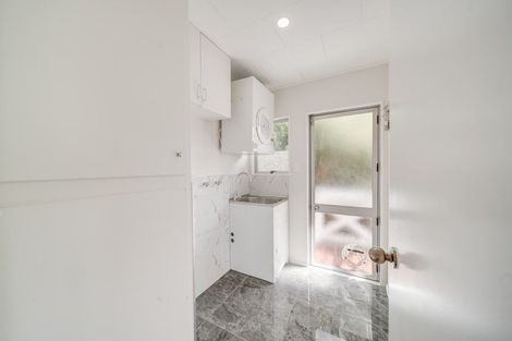 Photo of property in 2 Netherlands Avenue, Kelston, Auckland, 0602