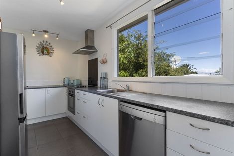 Photo of property in 1/3 Salem Place, Torbay, Auckland, 0630