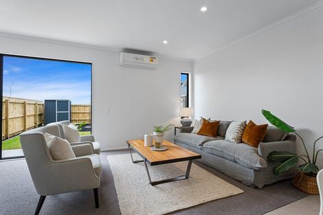 Photo of property in 84 Symes Drive, Red Beach, 0932