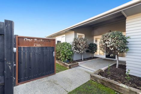 Photo of property in 1 Battersea Place, Roslyn, Palmerston North, 4414