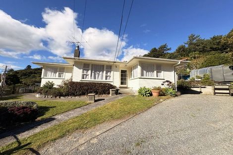 Photo of property in 1 Holmes Grove, Naenae, Lower Hutt, 5011