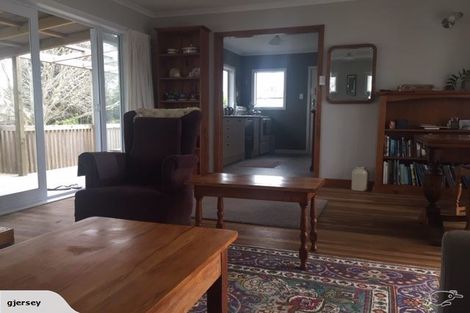 Photo of property in 10 Helga Crescent, Te Atatu Peninsula, Auckland, 0610