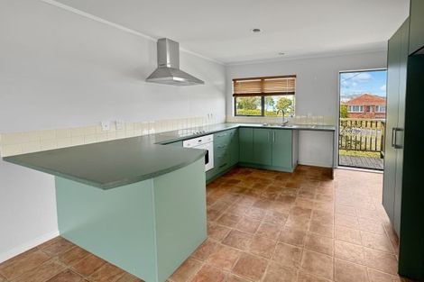 Photo of property in 43a Savoy Road, Glen Eden, Auckland, 0602