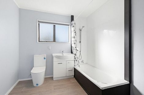 Photo of property in 27b Cheltenham Terrace, Newlands, Wellington, 6037