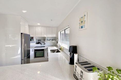Photo of property in 19a Akoranga Drive, Northcote, Auckland, 0627