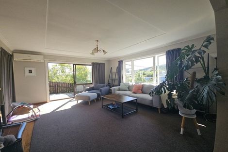 Photo of property in 9 Bell Street, Tawa, Wellington, 5028