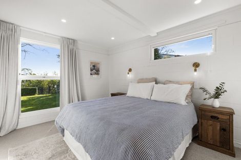 Photo of property in 21 Busby Hill, Havelock North, 4130