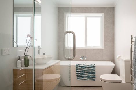 Photo of property in 72 Kaipara Portage Road, Riverhead, 0820