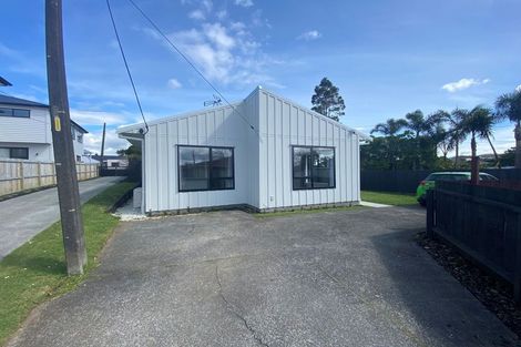 Photo of property in 1/31a Colwill Road, Massey, Auckland, 0614