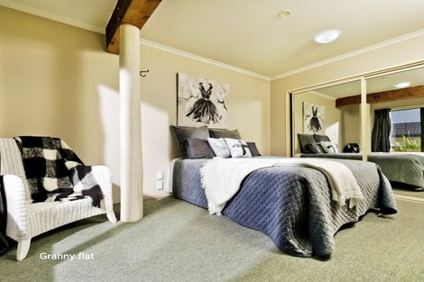Photo of property in 5 Waipuia Place, Greenhithe, Auckland, 0632