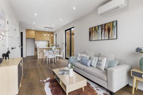 Photo of property in 121 Reeves Road, Pakuranga Heights, Auckland, 2010