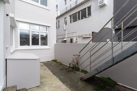 Photo of property in Fountain Court, 16/48u Oriental Parade, Oriental Bay, Wellington, 6011