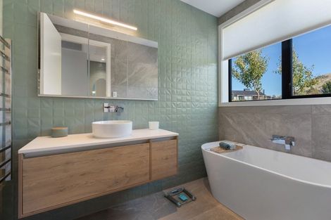 Photo of property in 14 Deans Drive, Wanaka, 9305