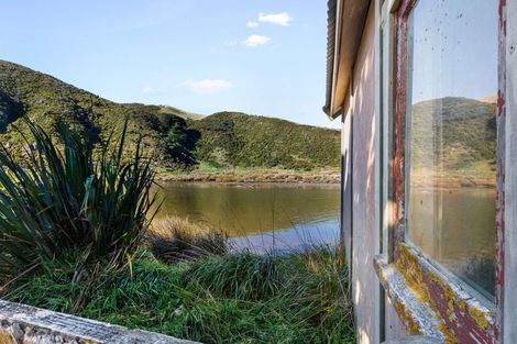 Photo of property in 6 Estuary Street, Makara Beach, Karori, 6972