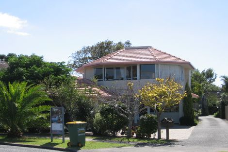 Photo of property in 2/6 Castor Bay Road, Castor Bay, Auckland, 0620