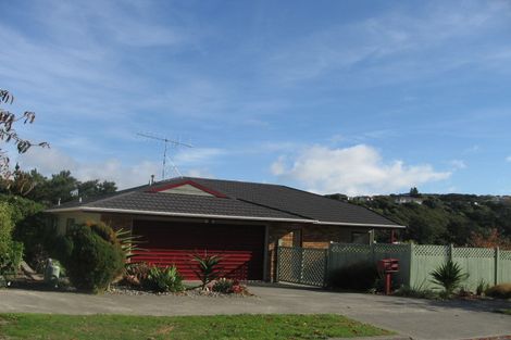 Photo of property in 42 Sailmaker Close, Whitby, Porirua, 5024