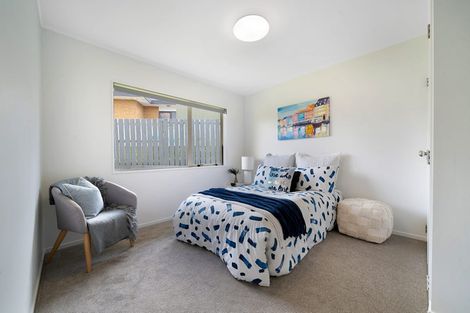 Photo of property in 5 Retreat Drive, Mangere, Auckland, 2022