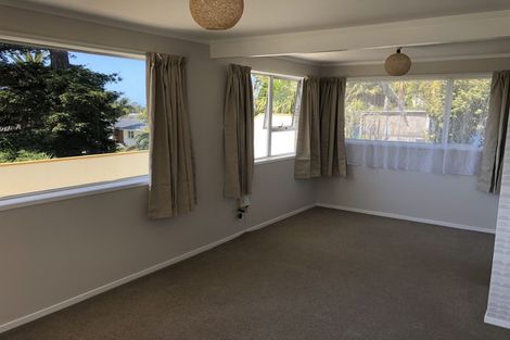 Photo of property in 1 Holt Avenue, Torbay, Auckland, 0630