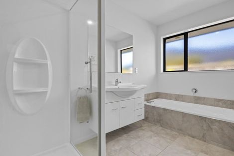 Photo of property in 5 Whitby Close, Waikawa, Picton, 7220