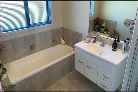 Photo of property in 16 Highgrove Drive, Grandview Heights, Hamilton, 3200