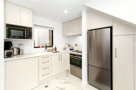 Photo of property in 2/4 Collingwood Street, Waterloo, Lower Hutt, 5011