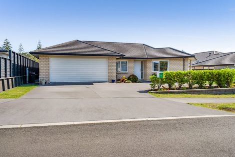 Photo of property in 12 Oakmont Crescent, Waiwhakaiho, New Plymouth, 4312