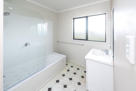 Photo of property in 17 Waitai Street, Castlecliff, Whanganui, 4501