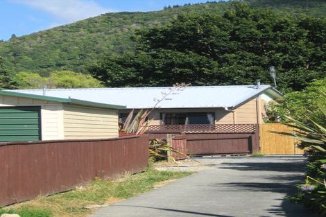 Photo of property in 12 Edmund Lomas Grove, Birchville, Upper Hutt, 5018
