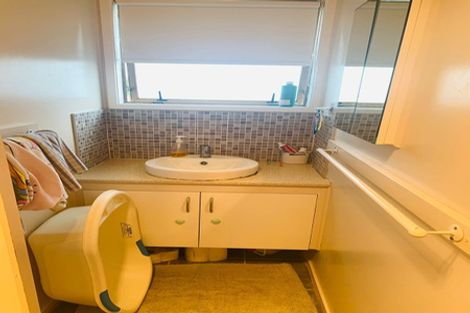 Photo of property in 60 Strid Road, Te Atatu South, Auckland, 0610